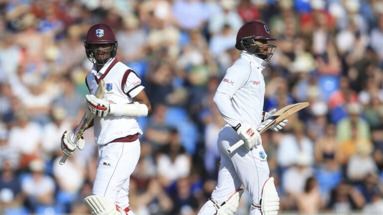 Britain_Cricket_England_West_Indies_44347.jpg-8bea3.jpg