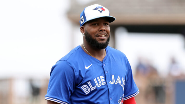blue-jays-sign-vladimir-guerrero-jr-big-contract.jpg