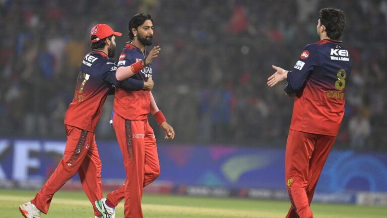 INDEX_IPL_RCB_DC_25.jpg