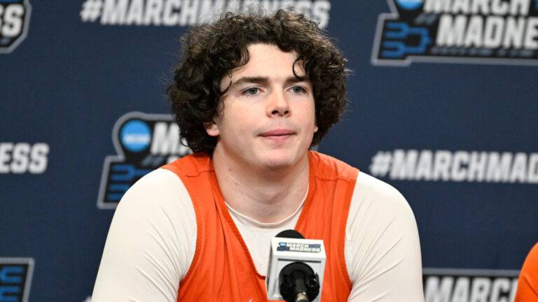 clemson-basketball-star-turning-football.jpg
