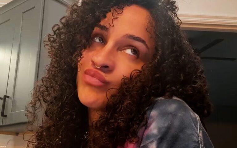 dakota-kai-shows-off-new-curly-hair-look-amidst-wwe-tv-absence-53.jpg