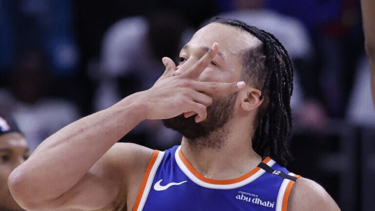 watch-brunson-dispatches-pistons-clutch-shot-game.jpg