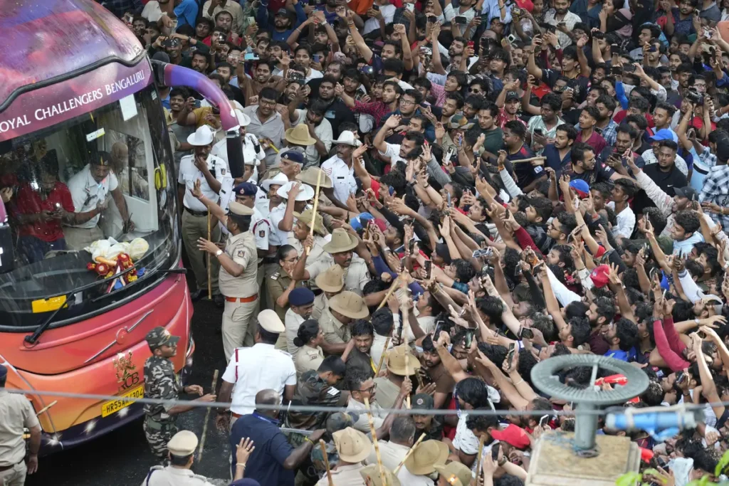 RCB-fan-bus.webp.webp