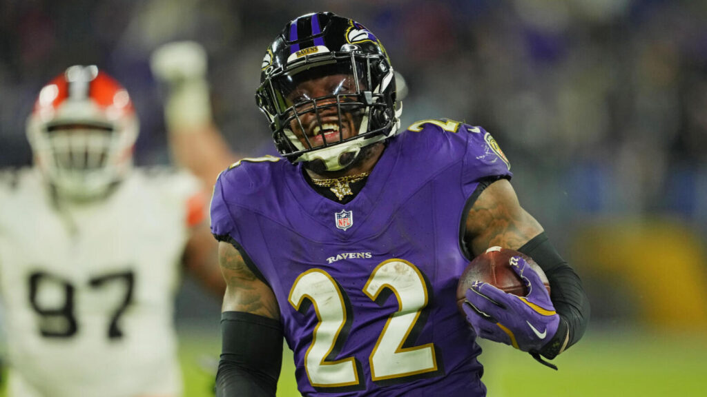derrick-henry-find-himself-movie-he-hits-milestone.jpg