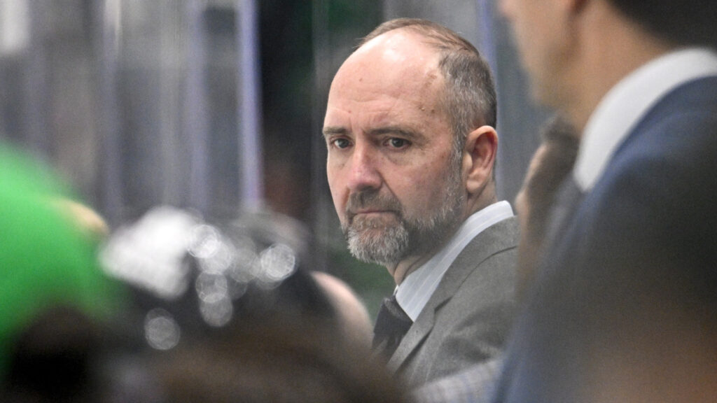 stars-find-easy-upgrade-peter-deboer.jpg