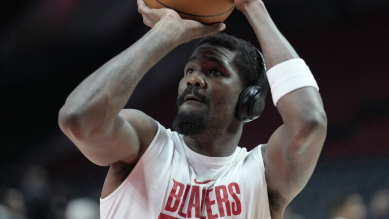 deandre-ayton-sign-best-team-possible-him.jpg
